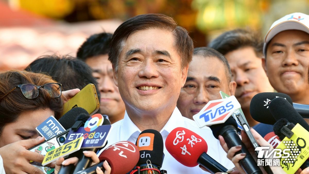 拚當選！郝龍斌投票喊「從從容容迎接勝利」　曝盧秀燕傳簡訊