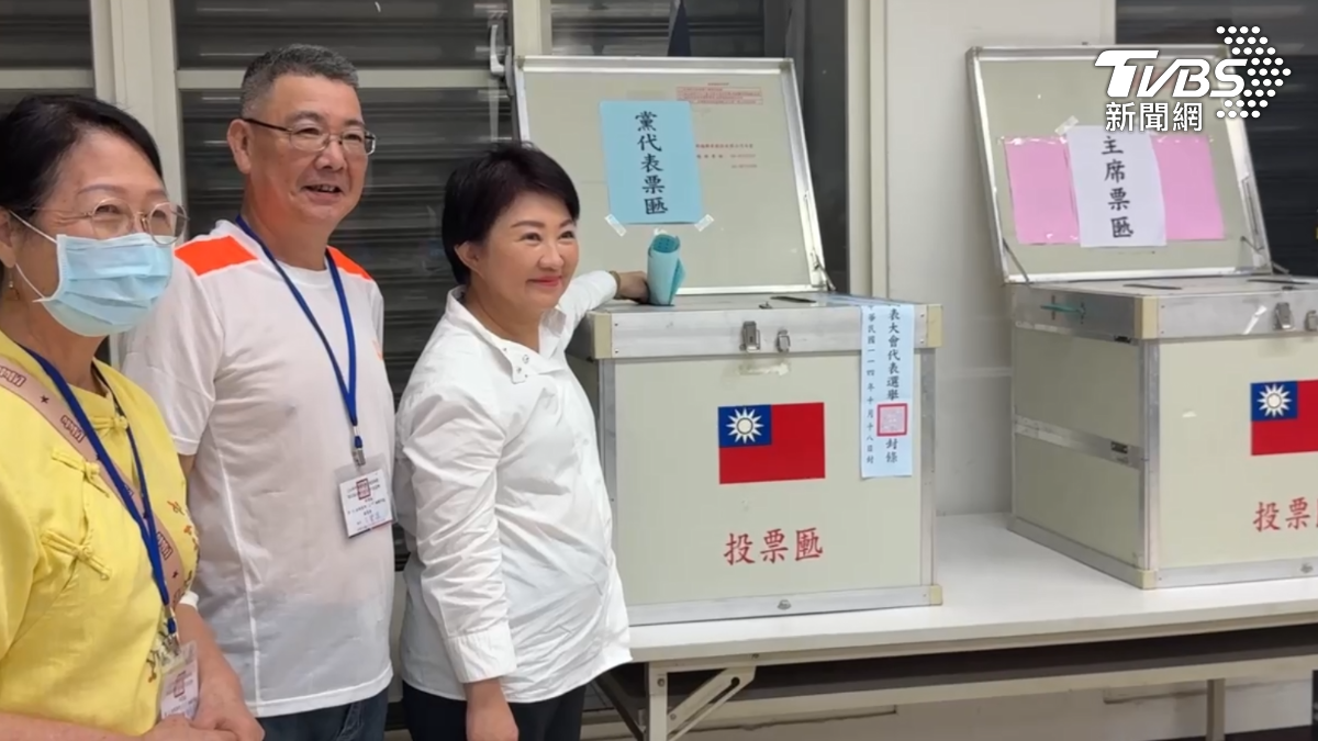 笑容藏玄機？盧秀燕神情輕鬆現身　投完黨主席票快閃上車