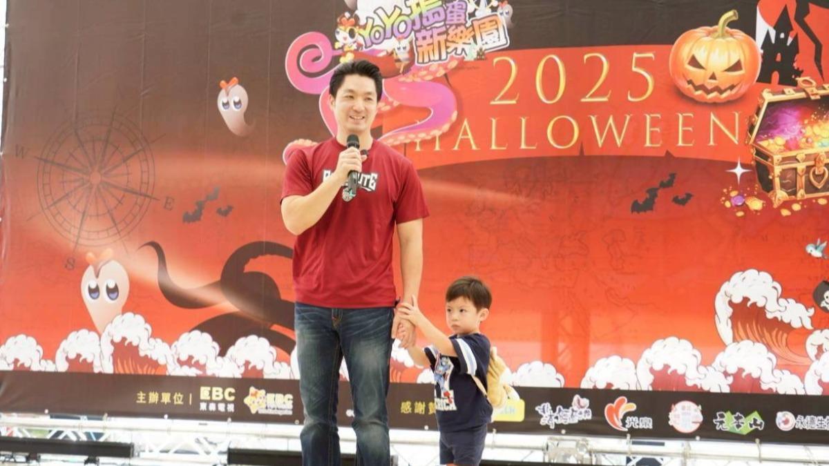 台北市長蔣萬安帶小兒子出席活動。（圖／台北市政府提供）