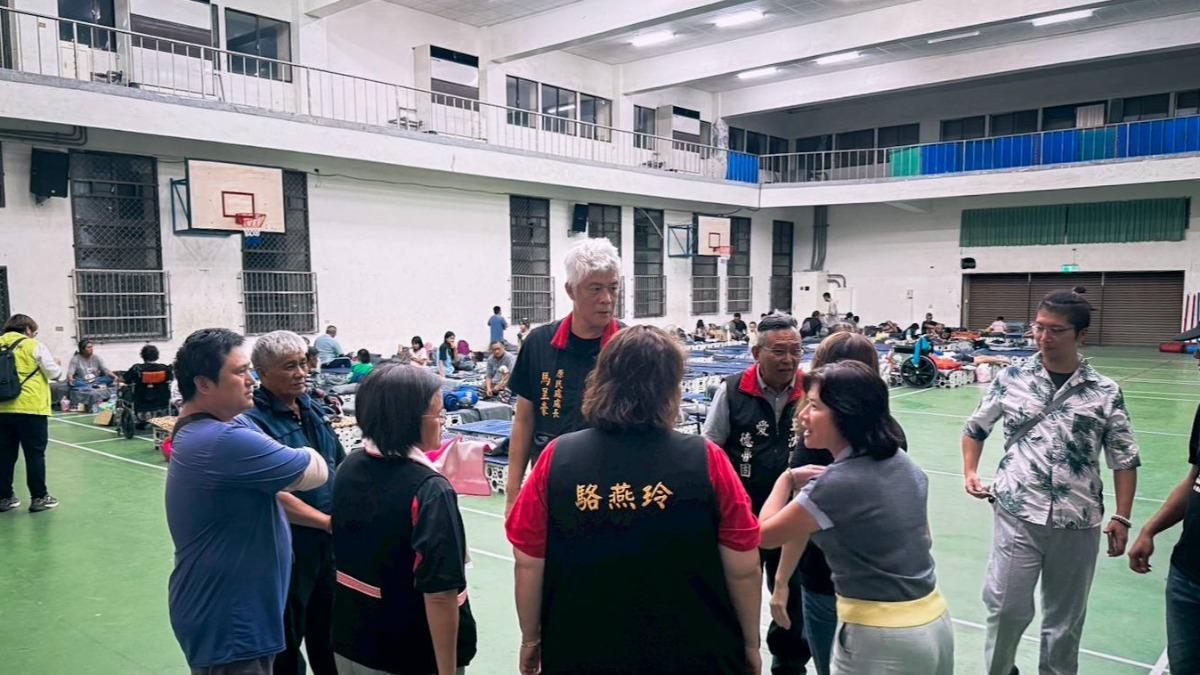 花蓮縣秀林鄉在燕子口堰塞湖下流,相關單位緊急撤離當地民眾。(圖/翻攝自花蓮縣秀林鄉公所)