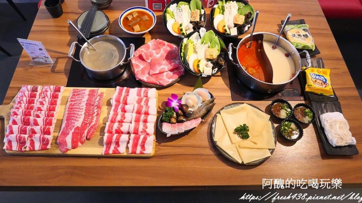 「囍富火鍋」湯頭嚴選天然食材現熬8小時,搭配招牌鴨血豆腐、囍富犇牛肉盤與鮮蔬盤絕對讓你吃飽飽。(圖/翻攝自阿醜的吃喝玩樂部落格)