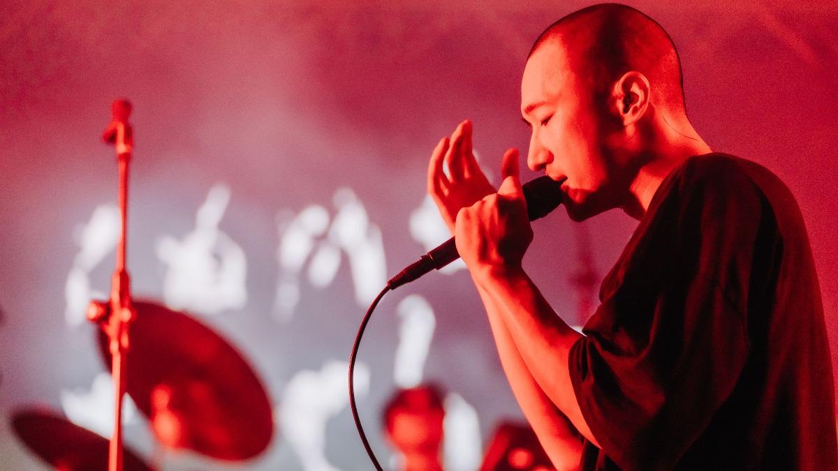 金曲新人王someshiit山姆在浪人祭開唱,直呼像是回娘家。(圖/笨道策展有限公司提供)