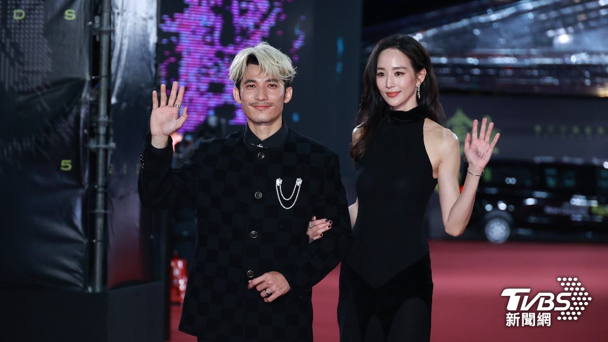 連炳發、張鈞甯踏上紅毯。(圖/TVBS)