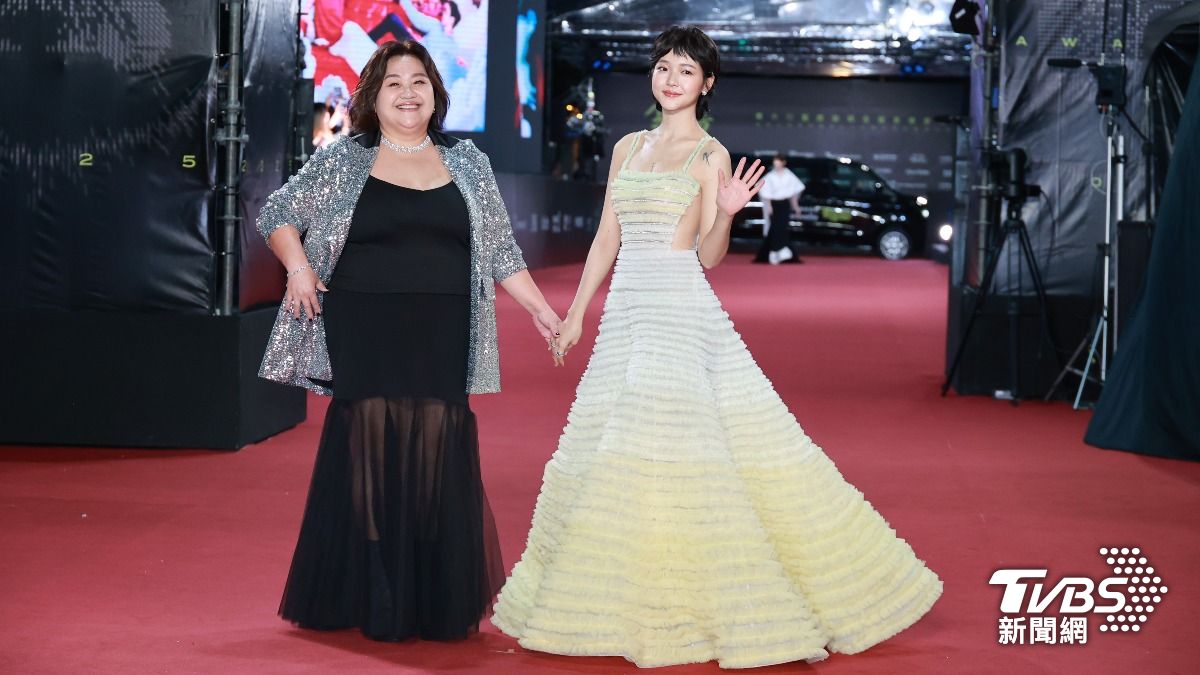 鍾欣凌、林廷憶登上紅毯。(圖/TVBS)