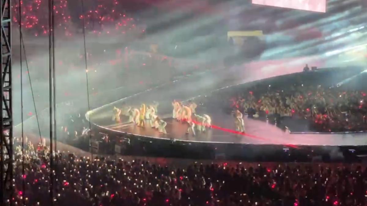 韓國大勢女團BLACKPINK，再度登上高雄世運開唱，滿場5.5萬名歌迷嗨翻天。（圖／民眾提供）