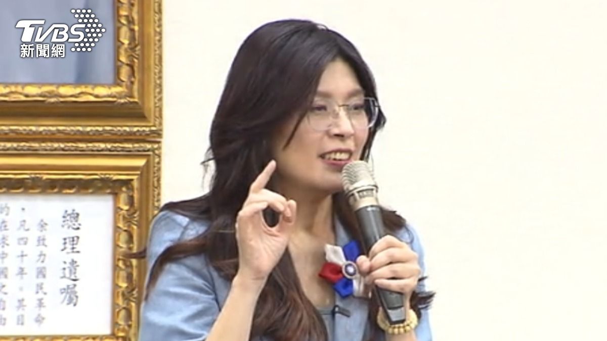 國民黨主席當選人鄭麗文，18號晚間赴中央黨部發表談。(圖/TVBS)