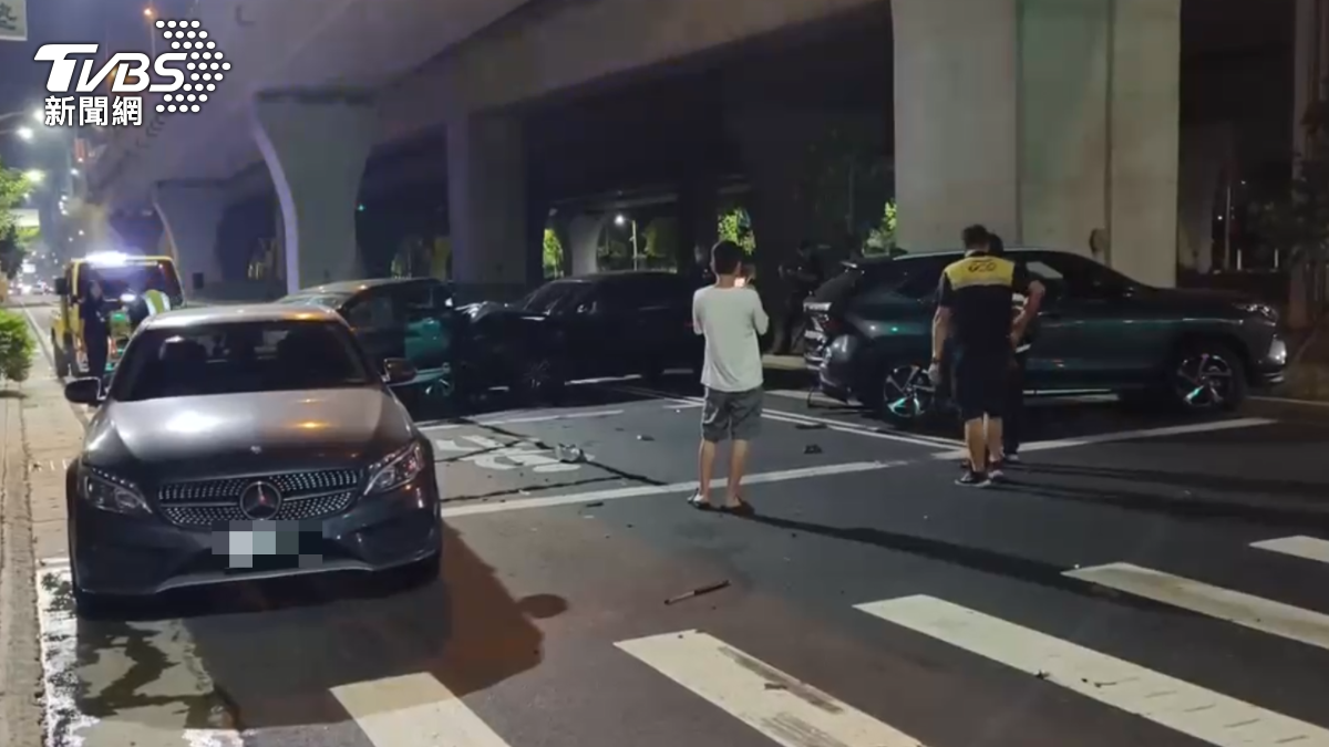 現場一片凌亂。(圖/TVBS)