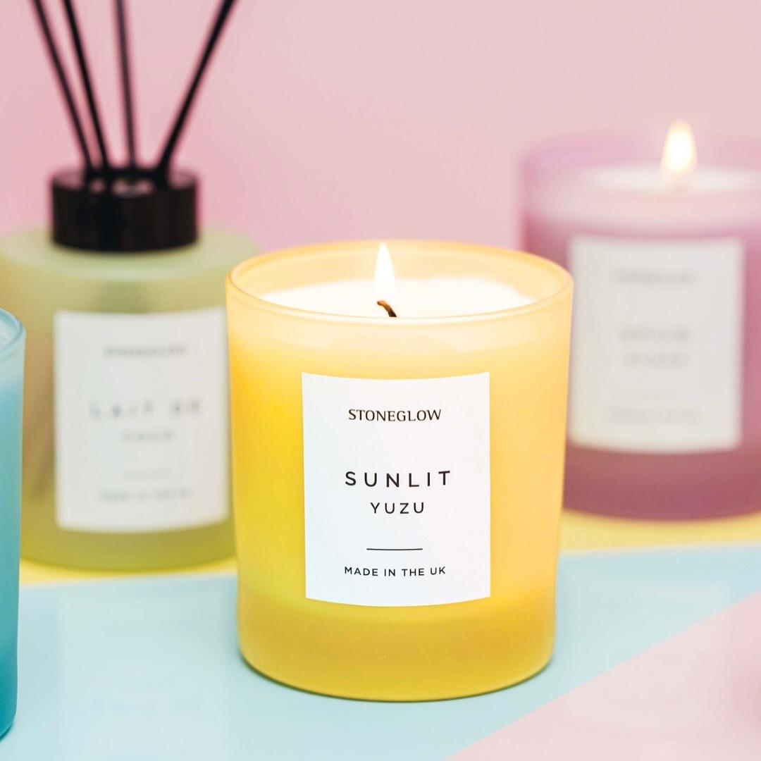 STONEGLOW繽紛饗宴系列。(圖/翻攝自IG@stoneglowcandleslondon)