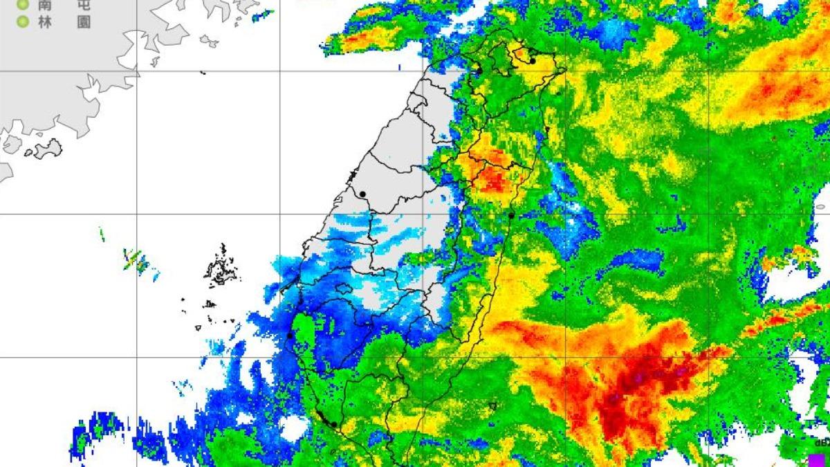 天氣／一大片雲雨帶移入台灣！5縣市戒備大雨　粉專：小心災害
