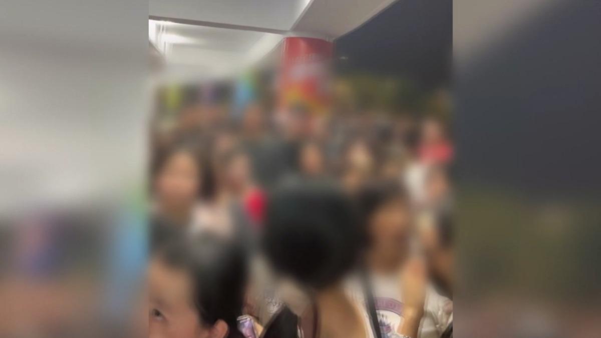 全運會選手之夜「持票卻被擋」　6萬人擠爆體育場。(圖／threads/poyu_0410)