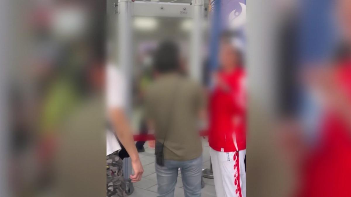 雲林全運會選手之夜「卡關」！持票民眾被擋　縣府：8點後全開放。(圖／threads/poyu_0410)