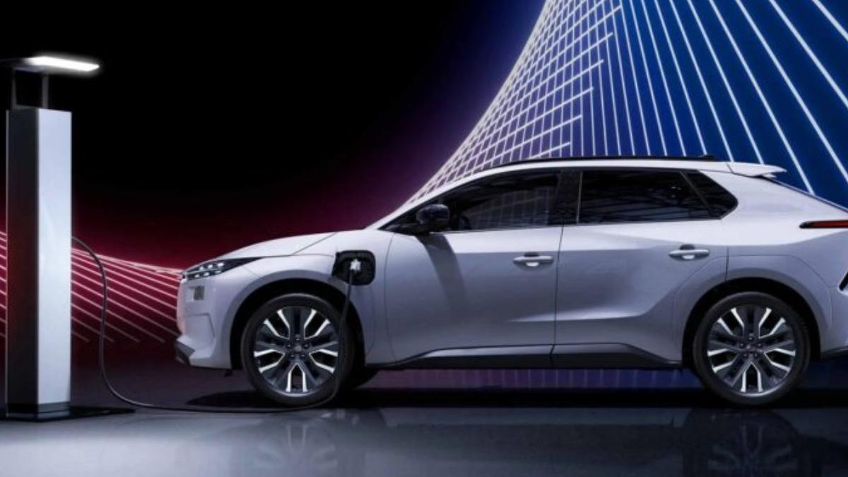 單馬達前驅車型的續航里程大幅提升至746公里。(圖/Subaru)