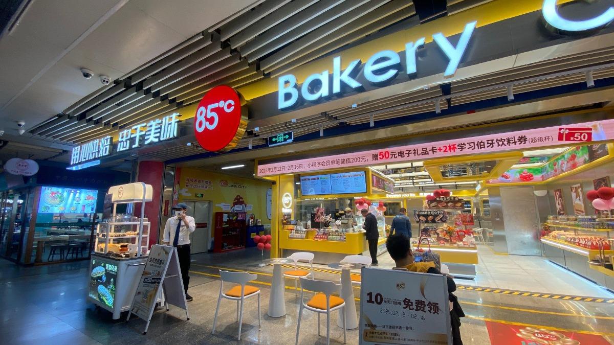 美食-KY宣佈,將陸續收掉不賺錢的85度C大陸門店,關店規模將創近5年最大。(圖/網路)