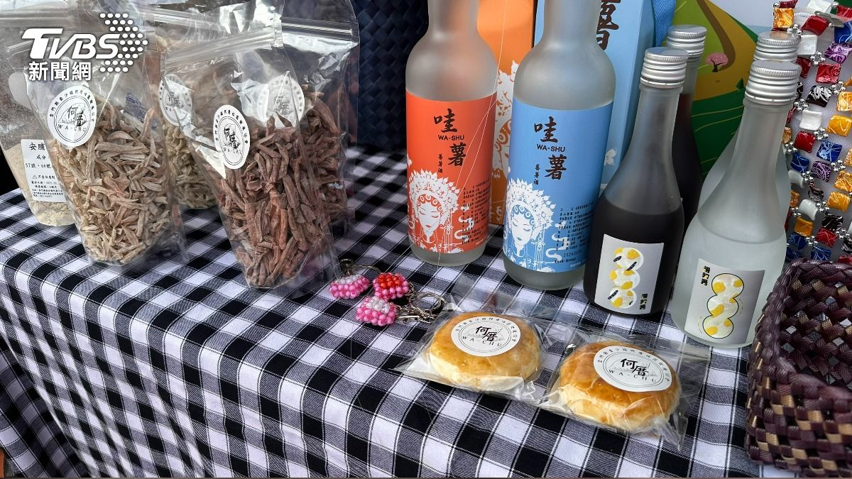 何厝社區帶來多樣番薯製品。(圖/程子奕攝)