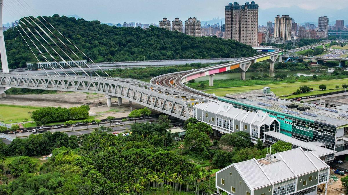 新北市政府捷運工程局宣布,導入AI智慧派梯系統,提升無障礙乘車效率。(圖/新北市政府捷運工程局)