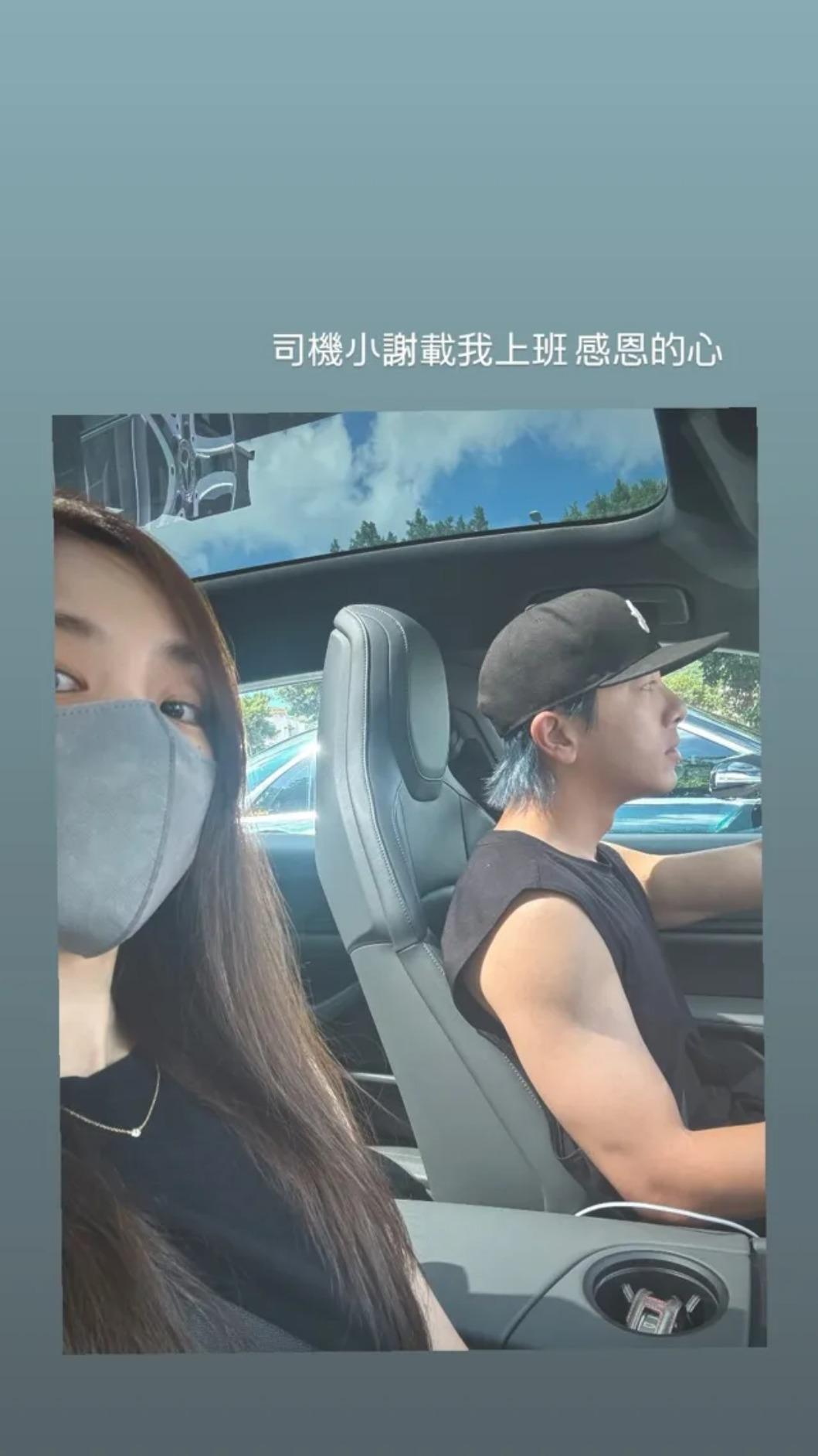 柯佳嬿(左)放閃老公坤達。(圖/翻攝自柯佳嬿IG)