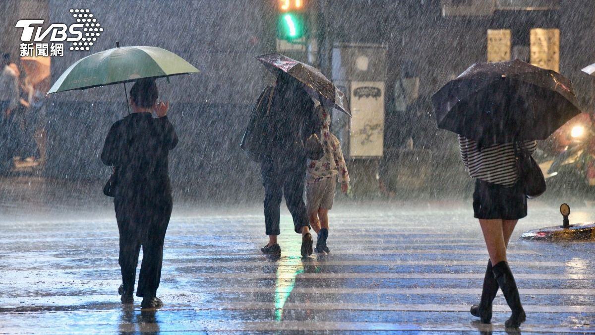 天氣/5縣市急發豪雨特報!暴雨夜襲北北基 3區列一級淹水警戒