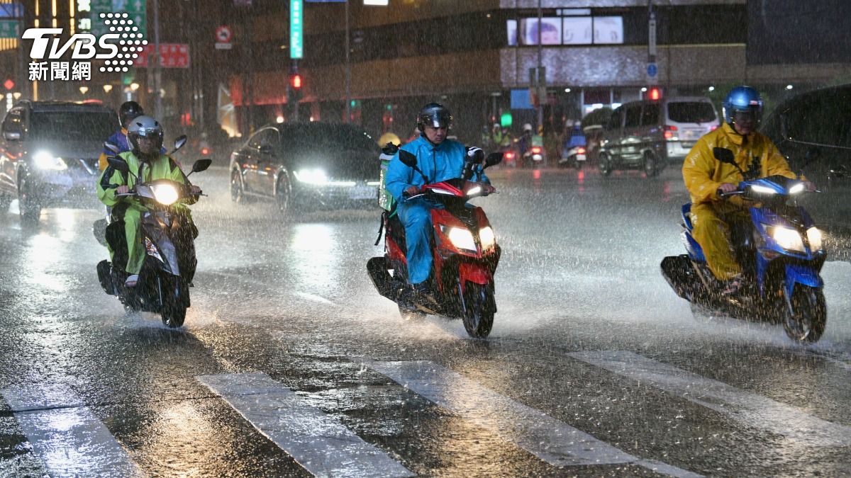 天氣/暴雨狂下!台北大豪雨升級紅色警戒 7縣市豪雨特報