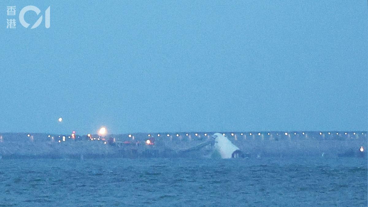 阿聯酋貨機落海!香港機場北跑道關閉 南中跑道維持運作