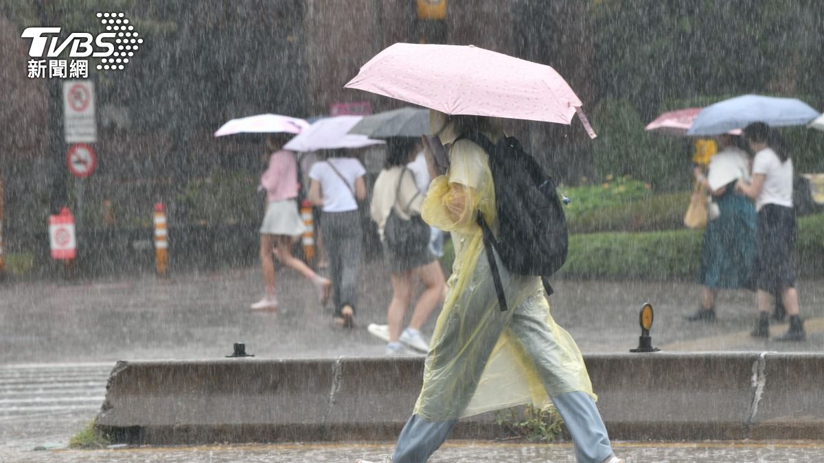 天氣／雨還會更大！共伴效應晚間雨勢加劇　鄭明典：我家在紅色區塊內