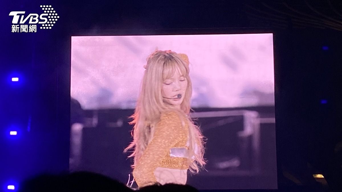 Lisa昨在台上放送火辣翹臀。(圖/林坤緯攝)