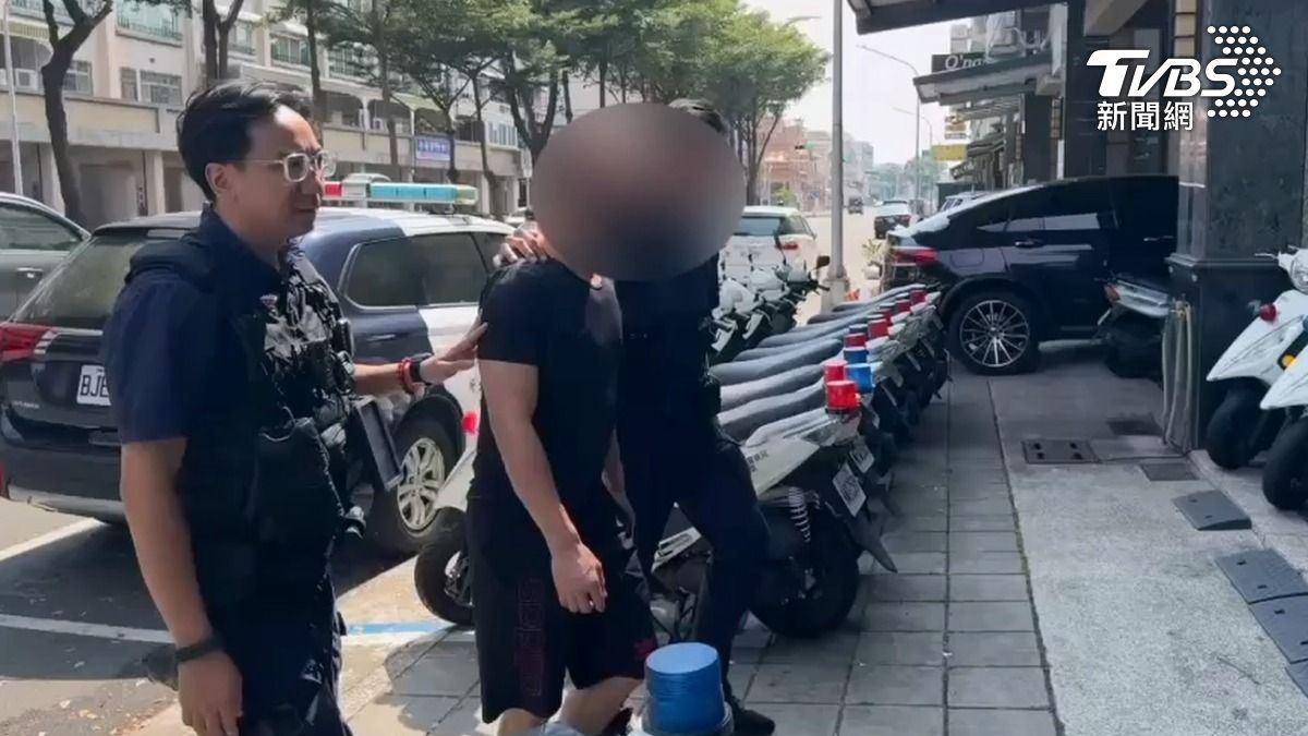 警方到現場初步判斷疑似是空氣槍圓孔痕跡,火速逮捕嫌犯到案(圖/TVBS)