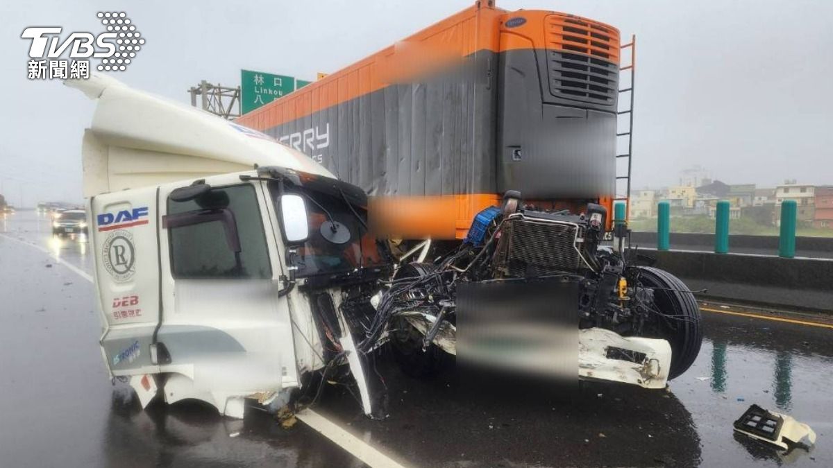 台61線死亡車禍!貨櫃車自撞護欄斷頭 駕駛噴飛「墜橋」慘死