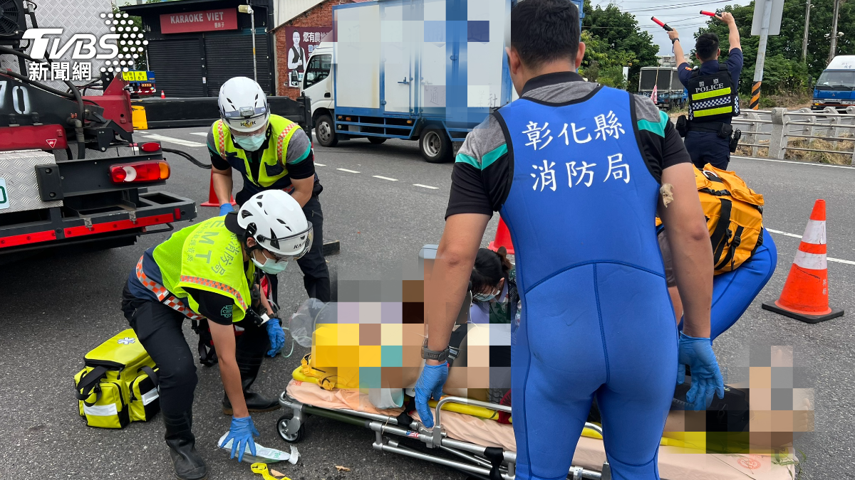 沈婦不慎跌落圳溝後，丈夫下水救人，無奈嘗試拉起妻子的過程中也溺水。（圖／TVBS）