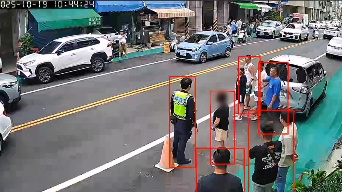 南投62歲婦「服安眠藥駕車」釀災！連撞14車。(圖／民眾提供)
