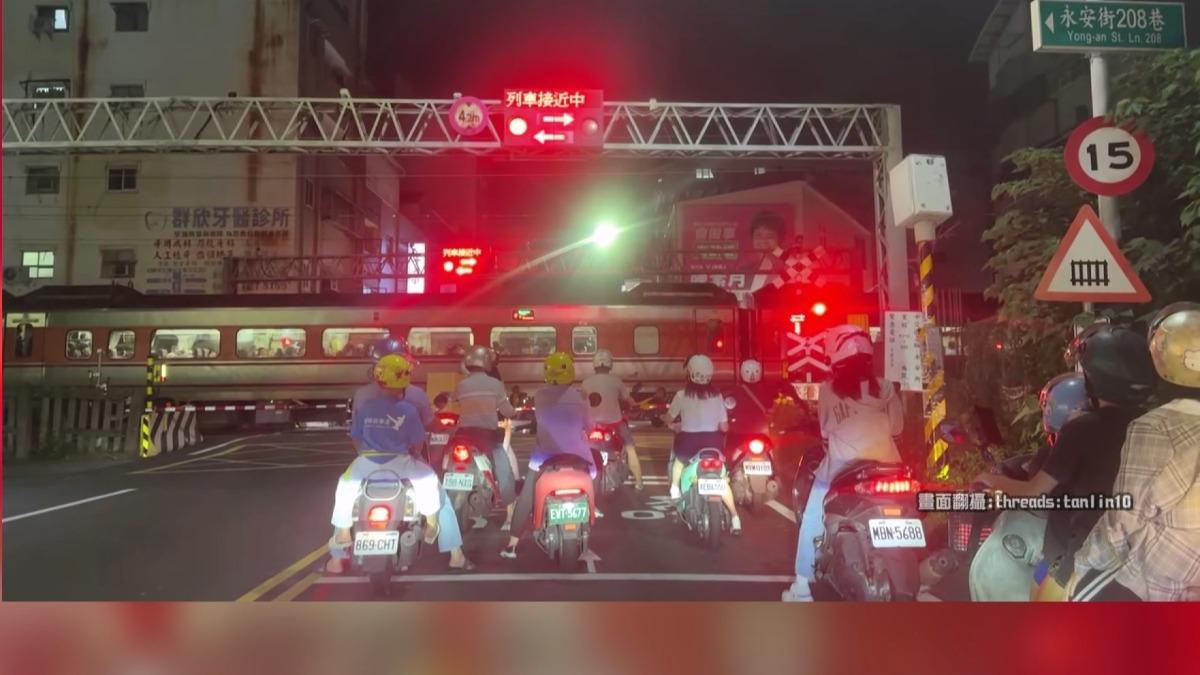 台鐵自強號彰化站拋錨!列車卡在平交道,居民崩潰等1小時。(圖/threads/tanlins)