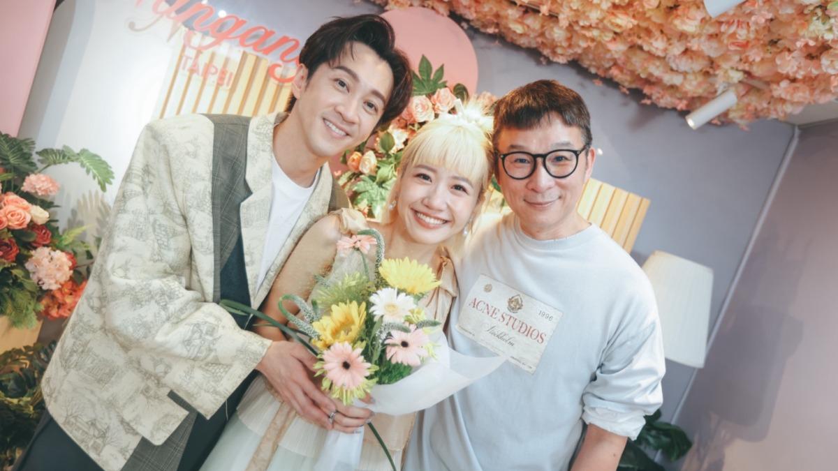 Lulu和陳漢典登記結婚。(圖/天地合娛樂&民間友人提供)