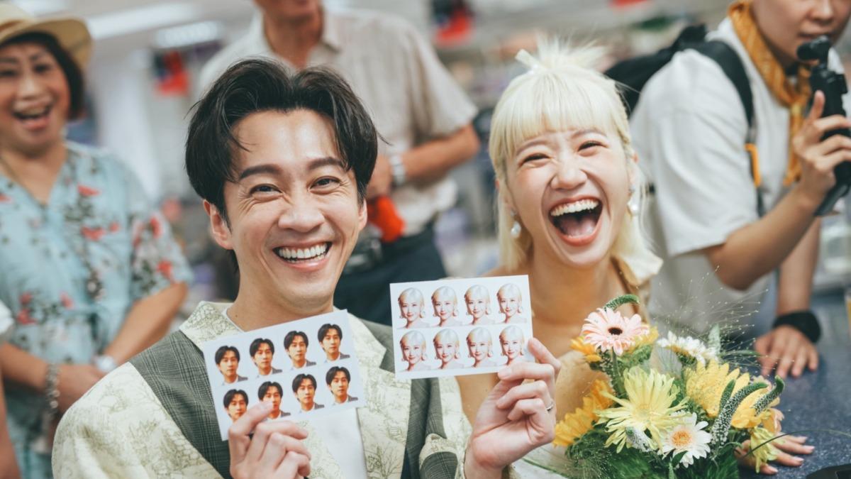 Lulu和陳漢典登記結婚。(圖/天地合娛樂&民間友人提供)