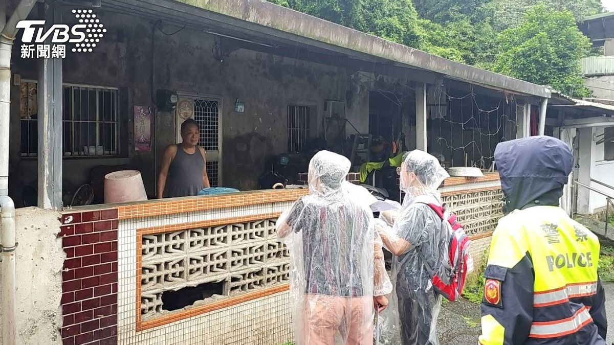 瑞芳區上天里預防性撤離完成。(圖/TVBS)