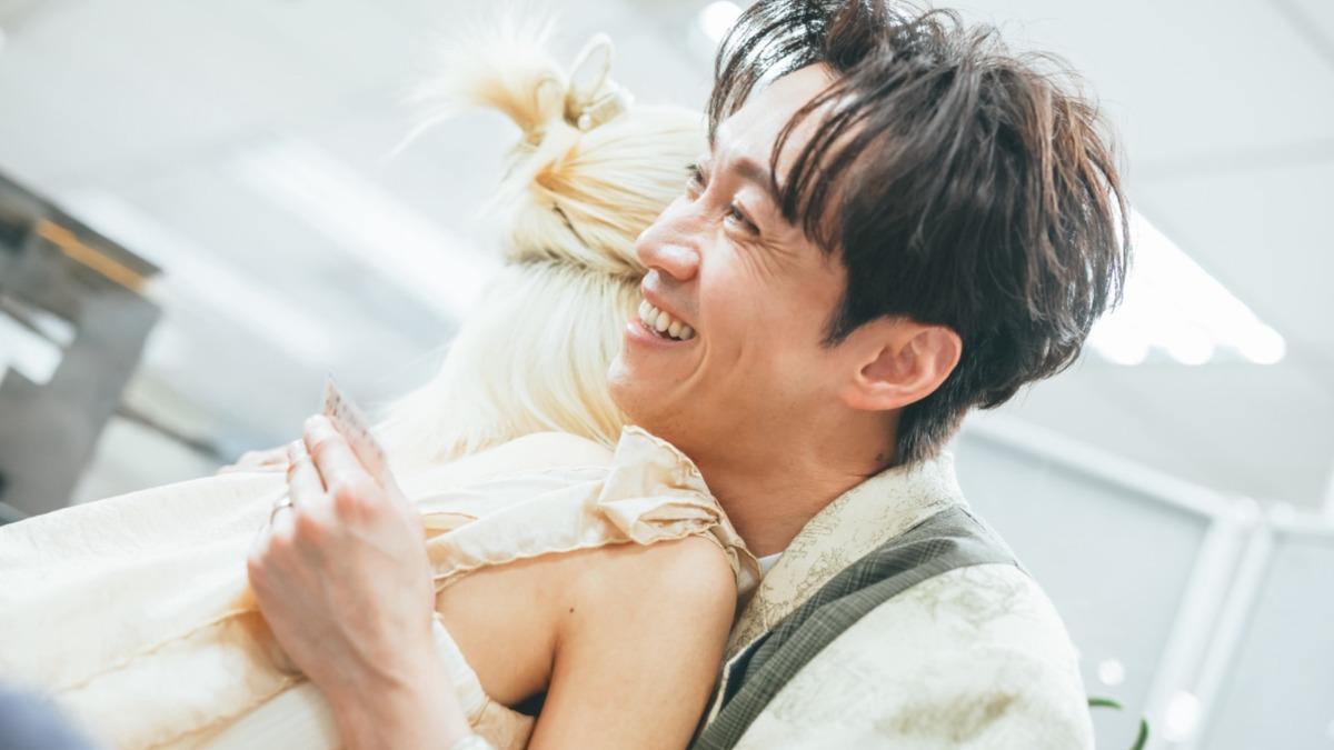 Lulu和陳漢典登記結婚。(圖/天地合娛樂&民間友人提供)