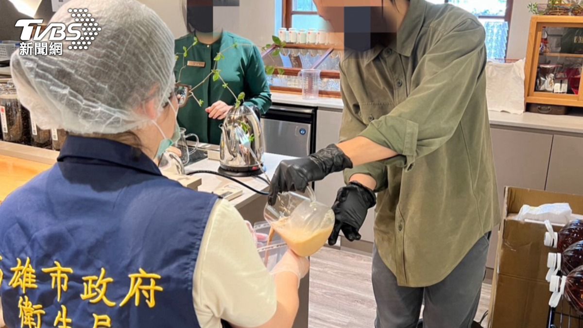 衛生局表示，此次抽驗共檢查了183件飲品，其中9件不合格，已依《食品法》相關規定對8家轄內業者裁罰3萬元。