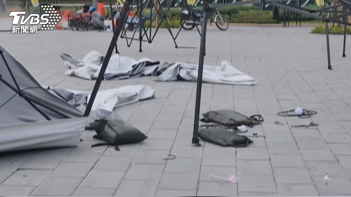 雲林全運會攤販被迫撤離現場。(圖/TVBS)