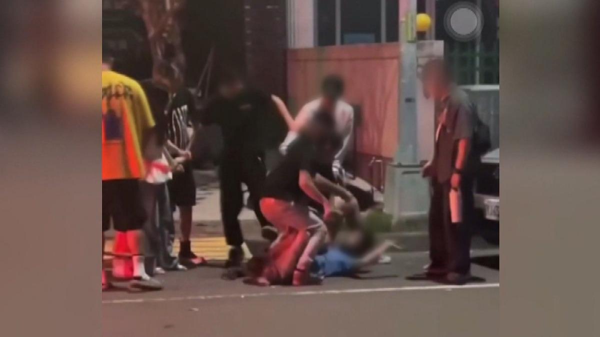 獨家/網友約歡唱疑「餐費談不攏」!40歲男遭3男狂毆 門牙斷裂。(圖/民眾提供)