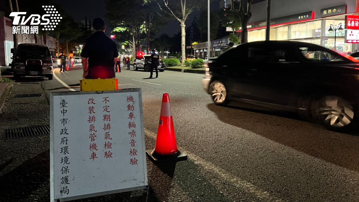 霧峰分局運用數據分析噪音車輛熱時、熱點,編排取締酒後駕車、防制危險駕車專案勤務。(圖/TVBS)