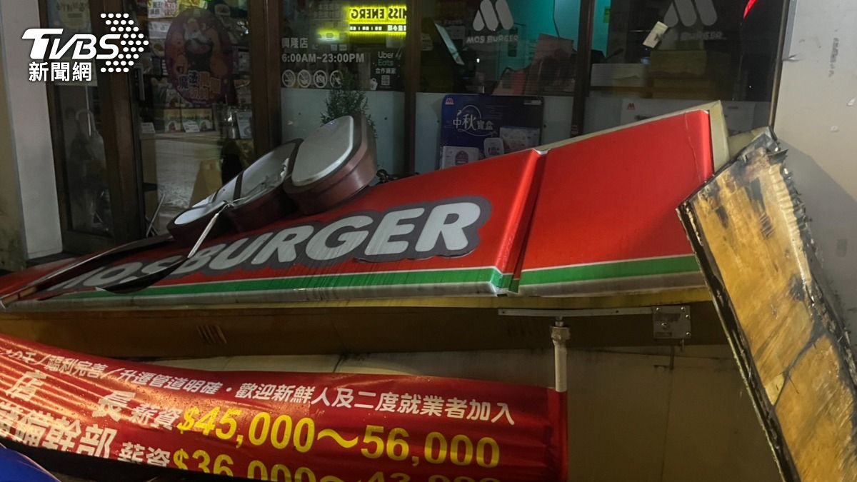 文山第二分局表示，興隆派出所於晚間10時40分獲報到場，現場無人受傷，車輛財損將由雙方協議處理。（圖／TVBS）
