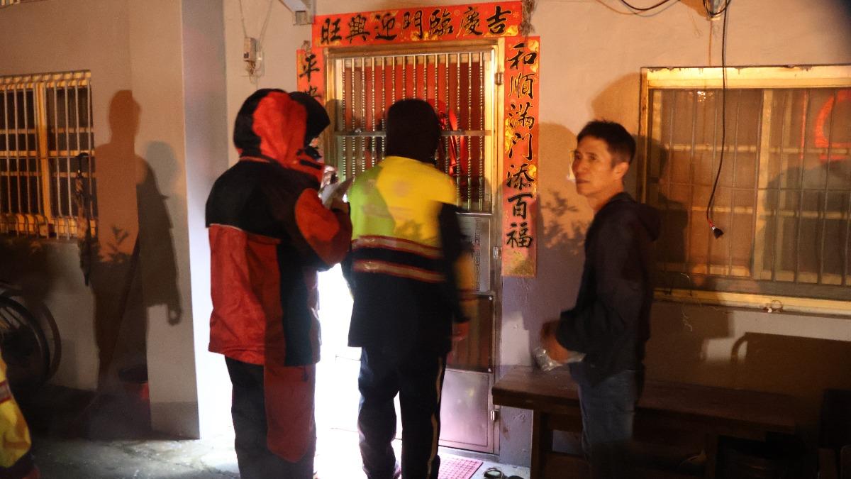 警方挨家挨戶撤離永樂、永春兩里住戶。（圖／蘇澳鎮災防中心提供）
