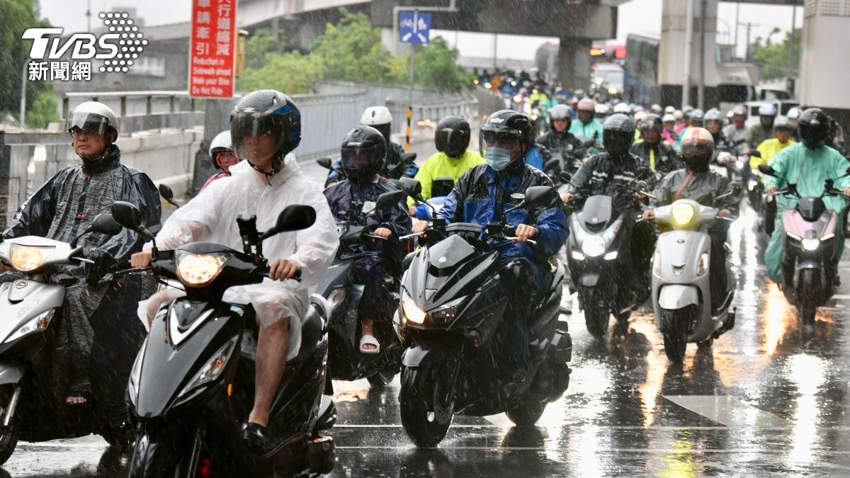 天氣／北部一片紫紅！暴雨今轟不停　「4縣市山區」達停班課標準