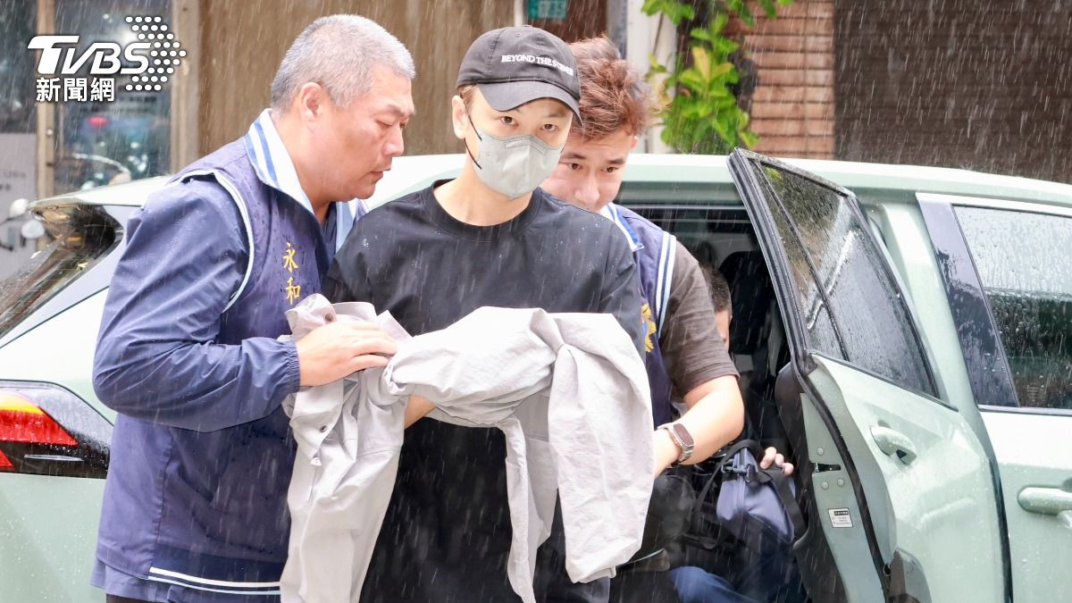 快訊/王大陸閃兵案延燒!修杰楷、書偉、陳柏霖、小杰 全遭上銬帶回