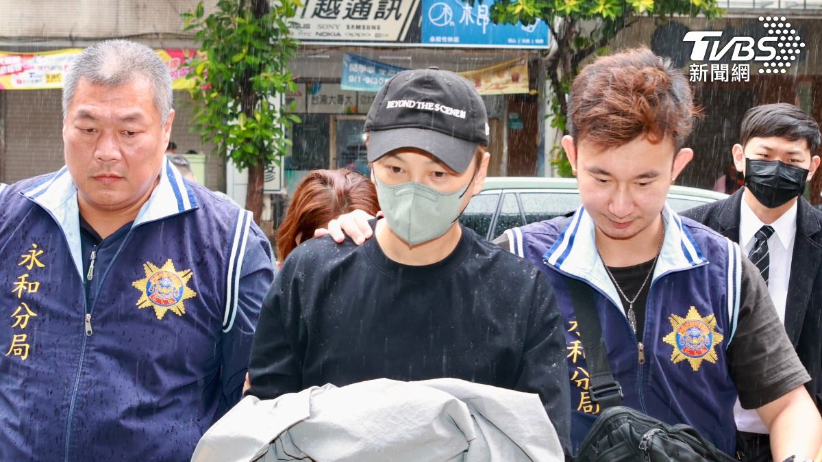 雙重打擊！Energy書偉喪父又捲逃兵　檢警約談坤達「登門只見柯佳嬿」
