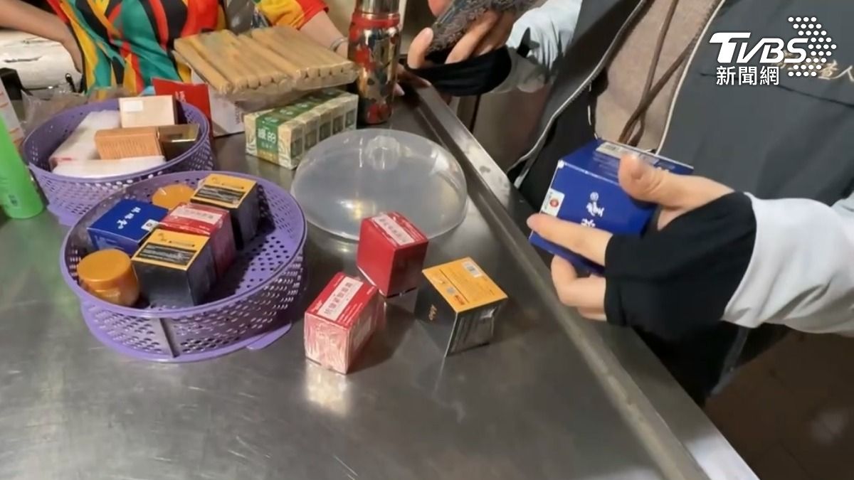 業者否認有賣藥膏,不過很坦然自己確實有賣大陸貨,業者到底有沒有違法,台南市衛生局要查清楚(圖/TVBS)