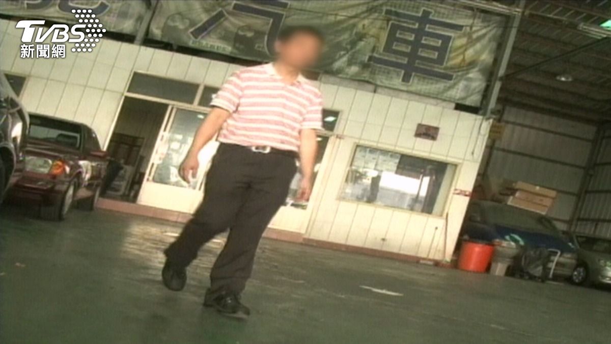 台中男闖紅燈遭撞亡,生前「豆豆先生」臉孔曾爆紅現成遺憾。(圖/TVBS)