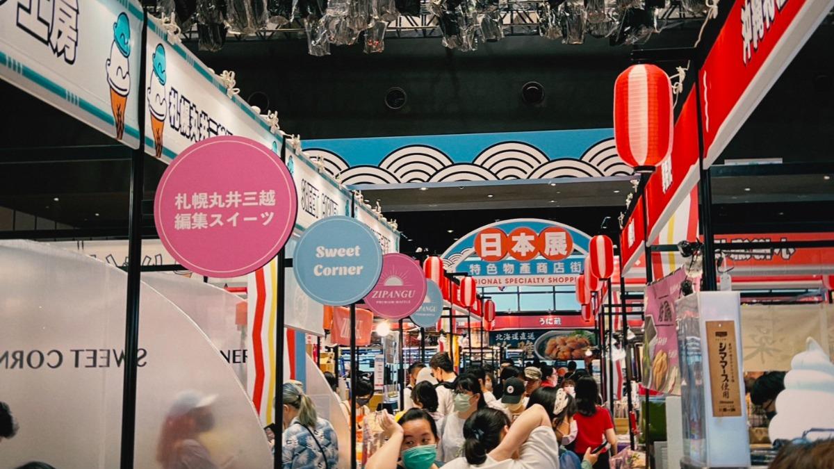 新光三越周年慶A11 6F信義劇場的《日本商品展》擠滿人潮。（圖／新光三越提供）