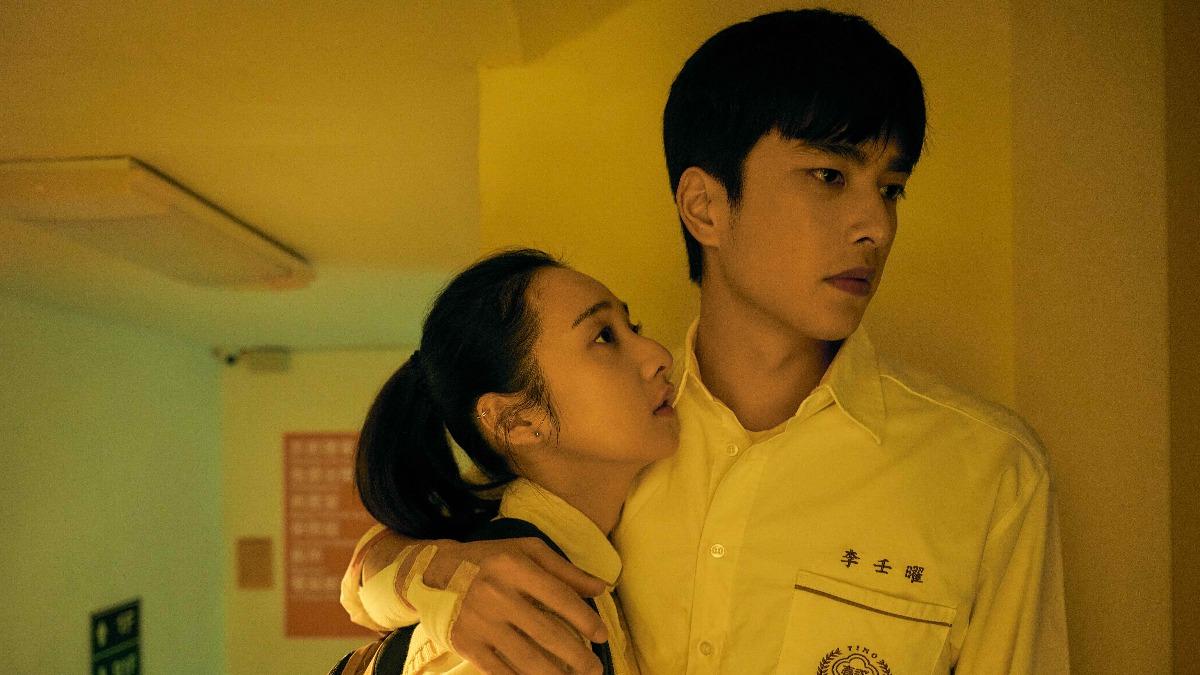 曾敬驊（右）、李沐角色太沉重，被提醒收起笑容。（圖／Netflix提供） 