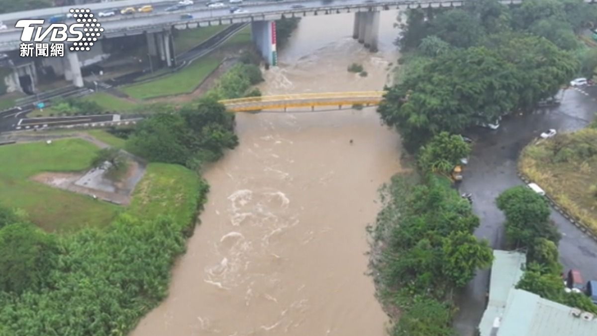 專家預估,北北基宜這三天的累積雨量上看1100毫米左右。(圖/TVBS)