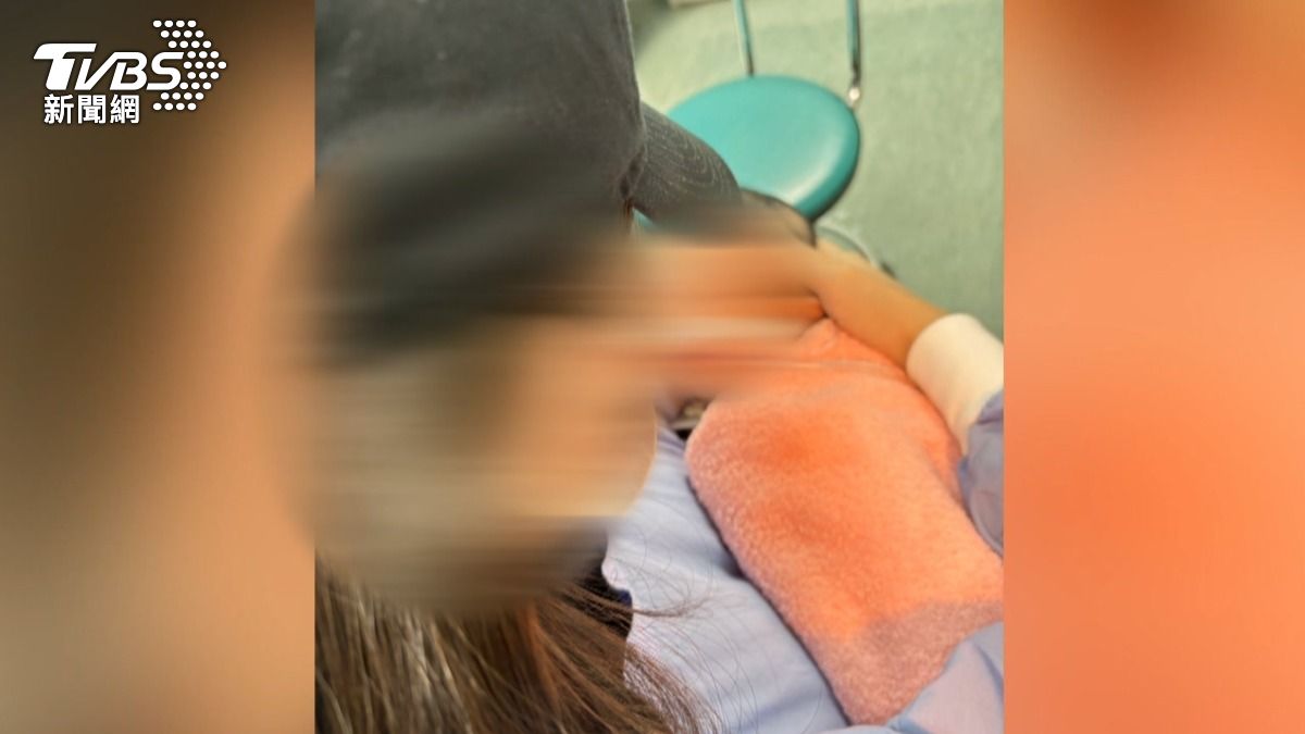孩子出生後卻全身插管治療,兩週後他們甚至來不及抱抱孩子,就必須做出拔管的痛苦決定。(圖/TVBS)