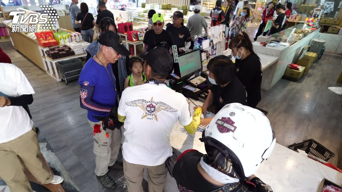 騎士到產地,縮短食材到餐桌的距離。(圖/TVBS)